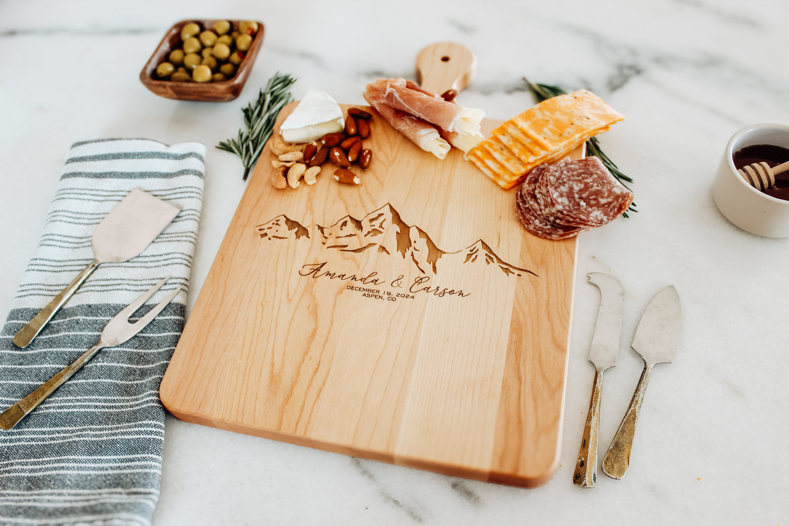 Personalized Custom Cutting Board With Handle, Engraved Charcuterie Board Perfect for Wedding Gift | Mountains