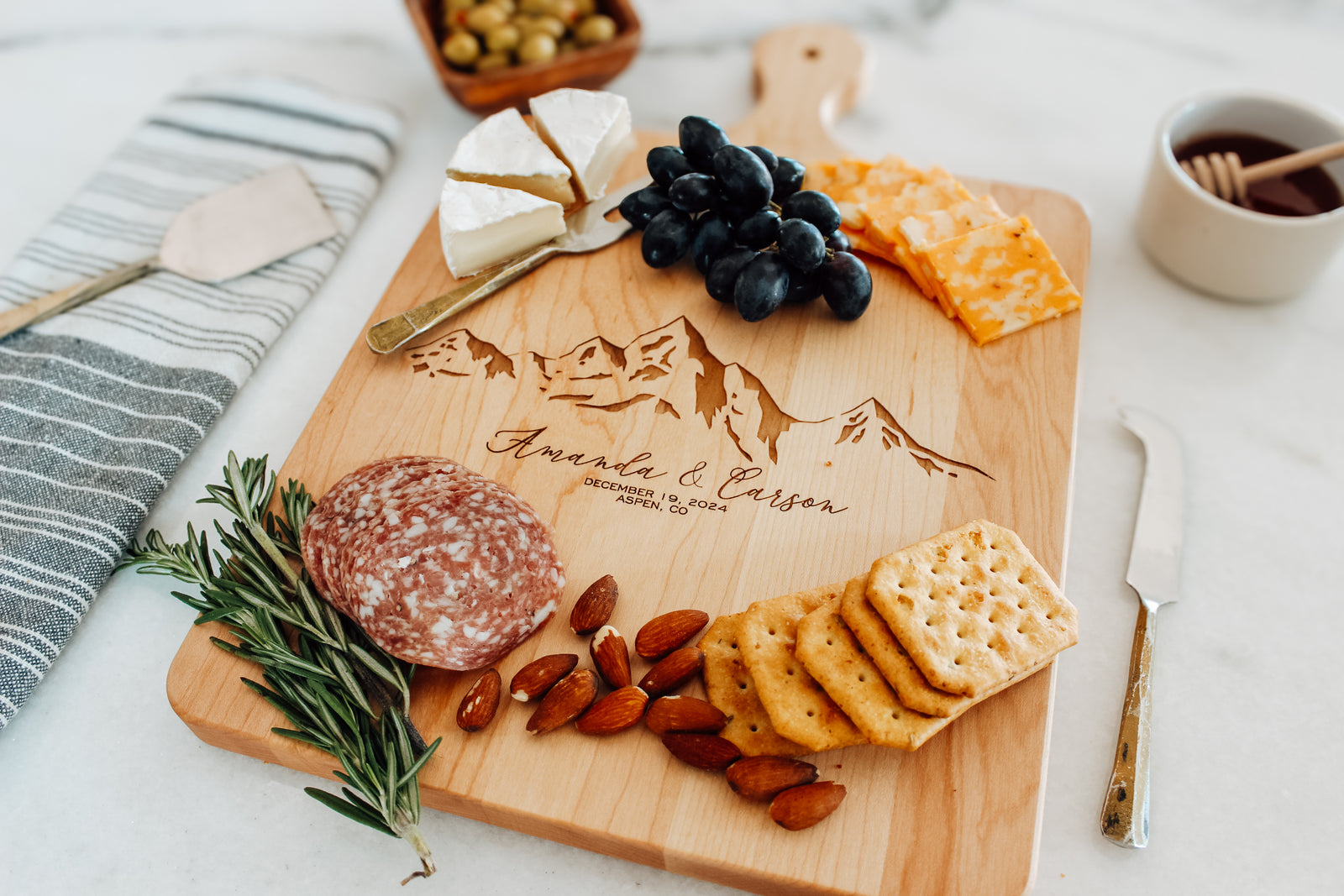 Personalized Custom Cutting Board With Handle, Engraved Charcuterie Board Perfect for Wedding Gift | Mountains